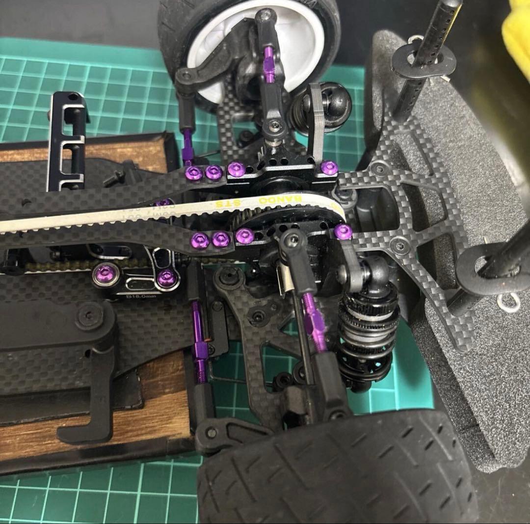 ヨコモBD11シャーシのみ、おまけでピニオンギアとスパギアとホイール