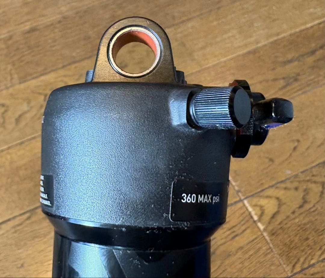 RockShox Deluxe Select+ リアサスペンション