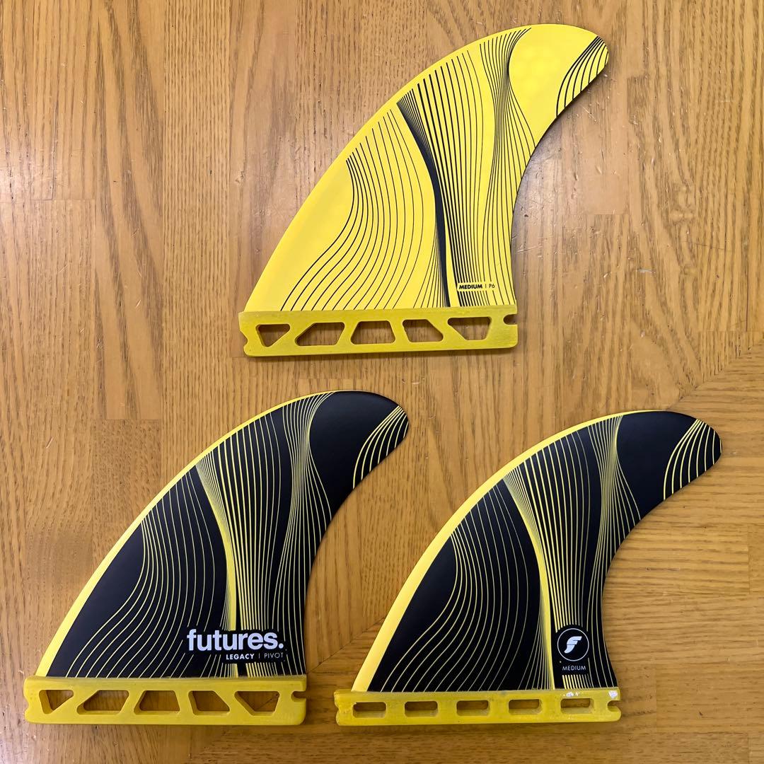 フューチャーフィン REGACY PIVOT Mサイズ