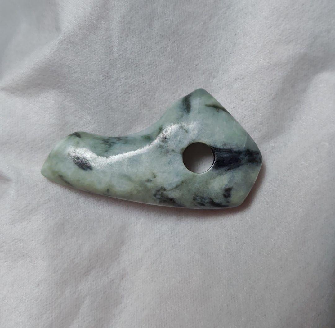 糸魚川　翡翠　黒　緑