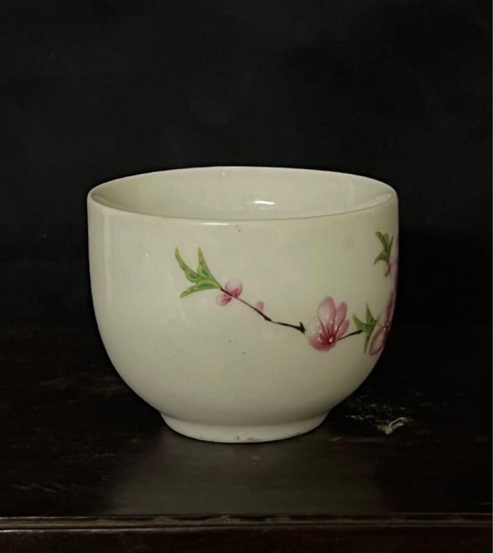 中国古美術　粉彩小杯；W43