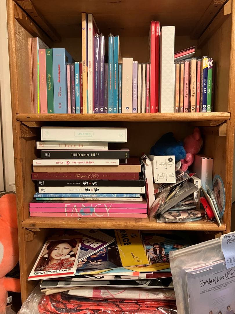 TWICEグッズまとめ売り/期間限定値下げ/トゥワイス/限定品/トレカ缶バッチ