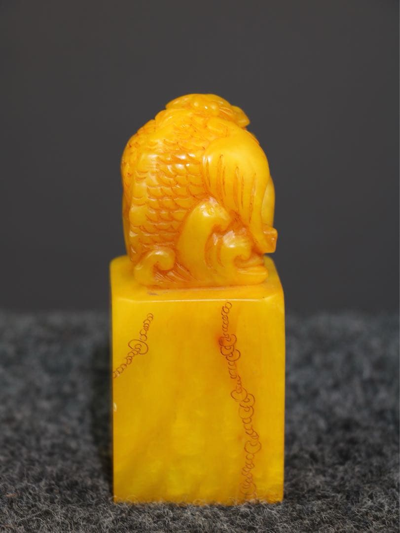 時代物　天然 田黄石彫刻　龍魚　文房具　印鑑　縁起物　アンティーク