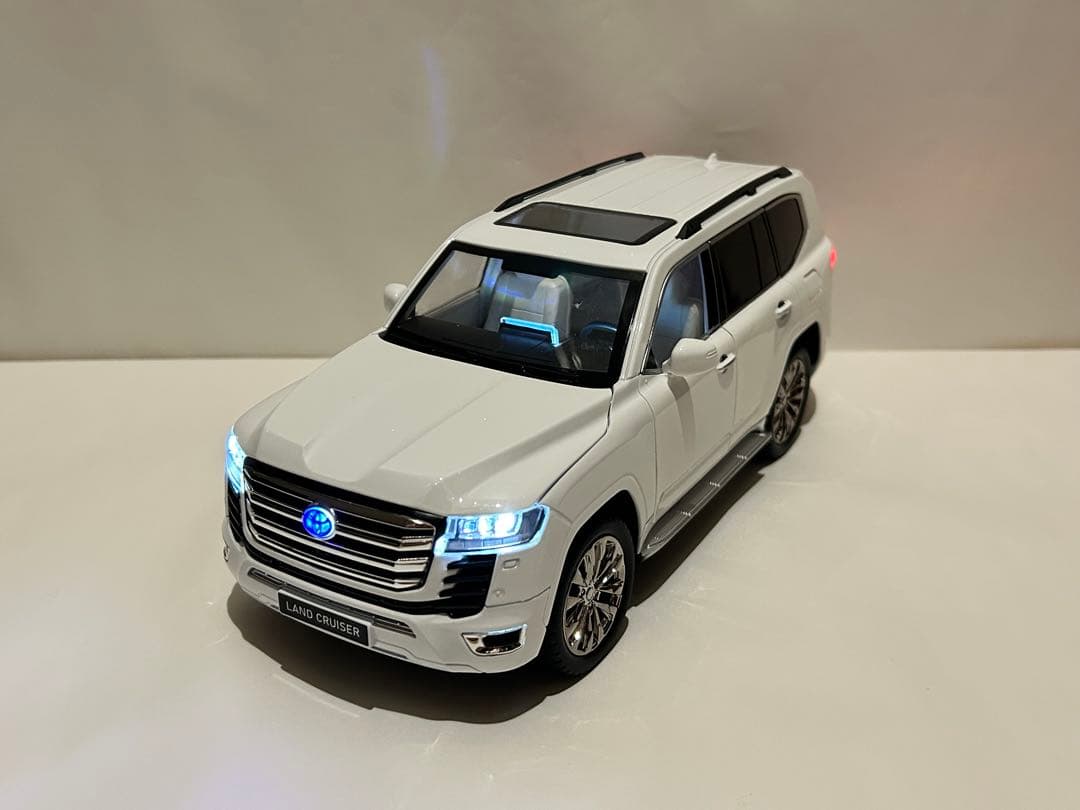 ランドクルーザー300 1/18 モデルカー ミニカー ダイキャストカー