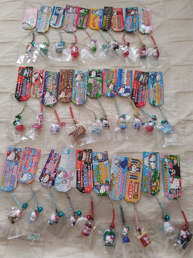 ご当地キティ 根付け 　まとめ売り　30点