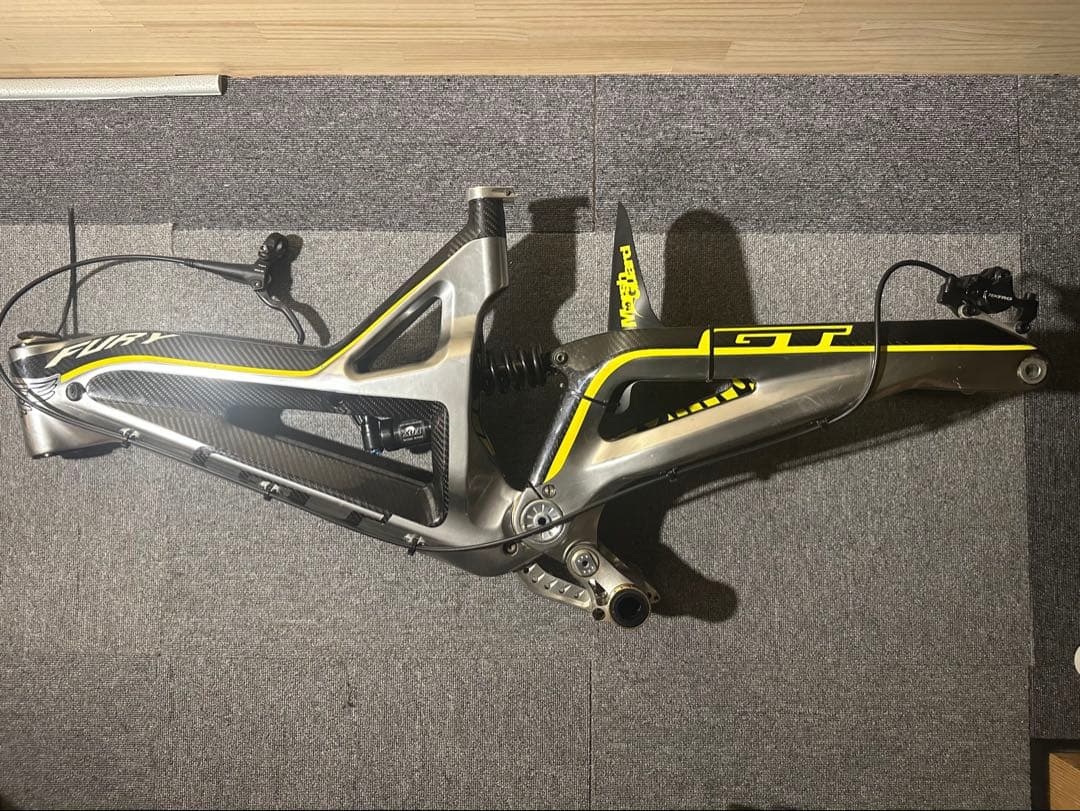 GT Fury マウンテンバイクフレーム カーボン