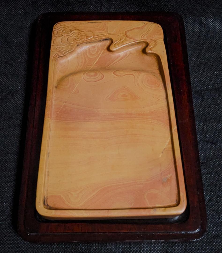 【紅絲硯】◆瑞雲文◆多層糸紋と波紋の美石◆唐木塗箱◆約6.3吋◆魯硯・山東省