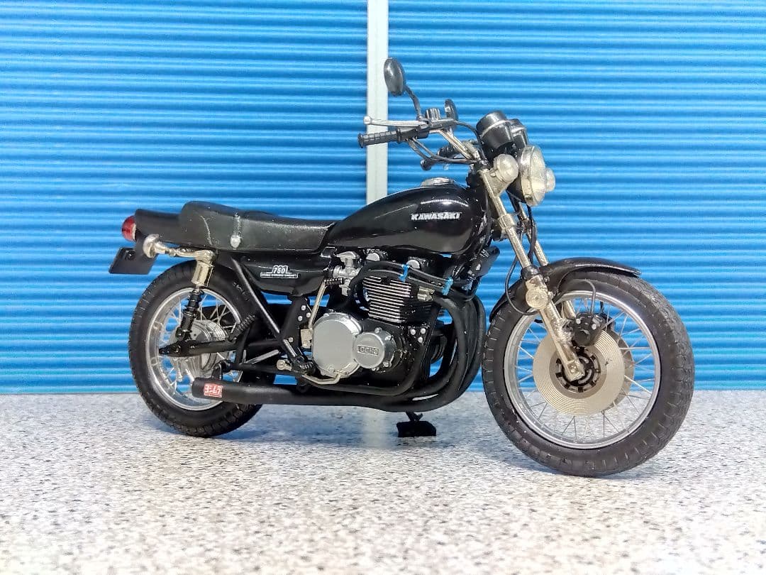 ミニカー1/18 マルサン鉄馬 KAWASAKI ZⅡ カスタム 黒豆仕様