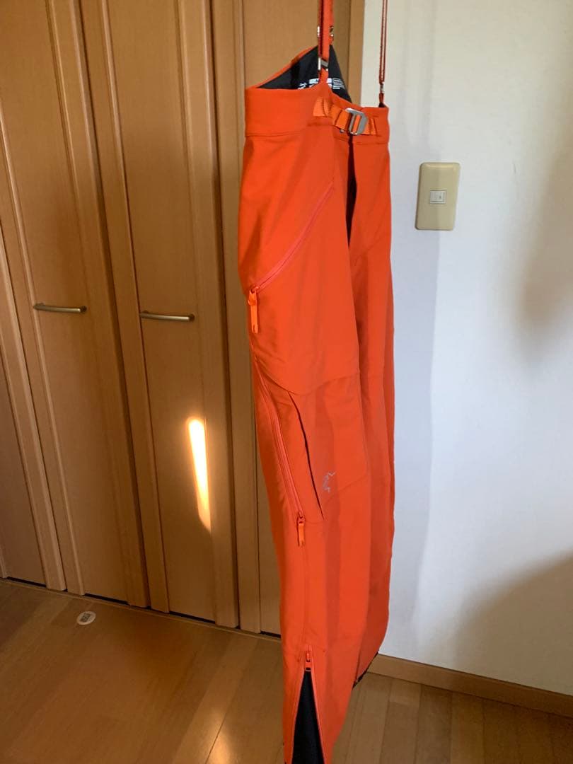 オレンジ サスペンダー付き スキーウェア