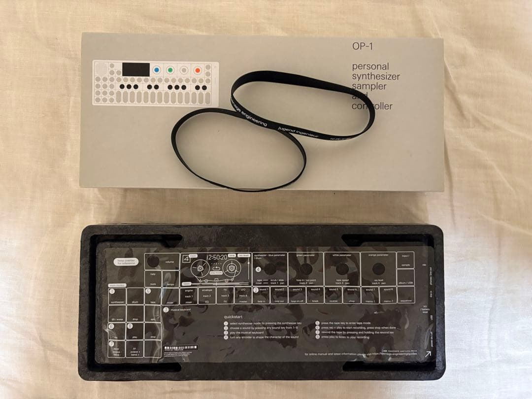 OP-1 シンセサイザー グレー USBケーブル付き