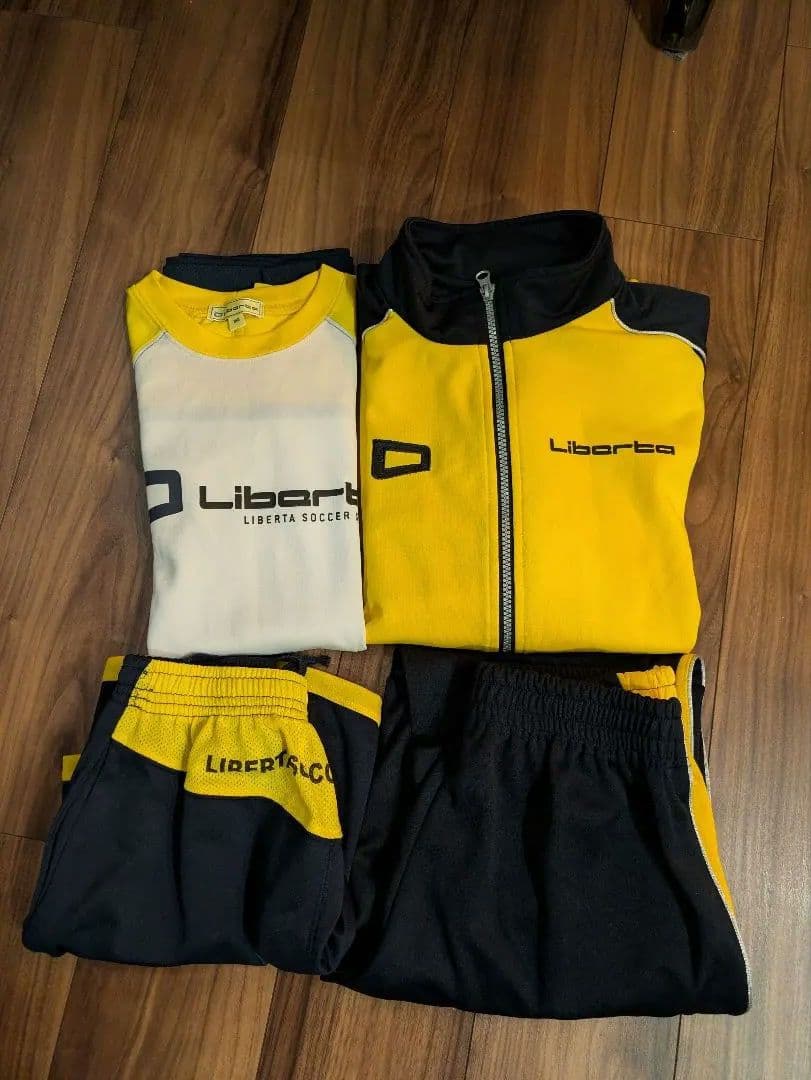 【リベルタユニフォーム】160サイズ　 サッカーウェアセット イエロー/ネイビー