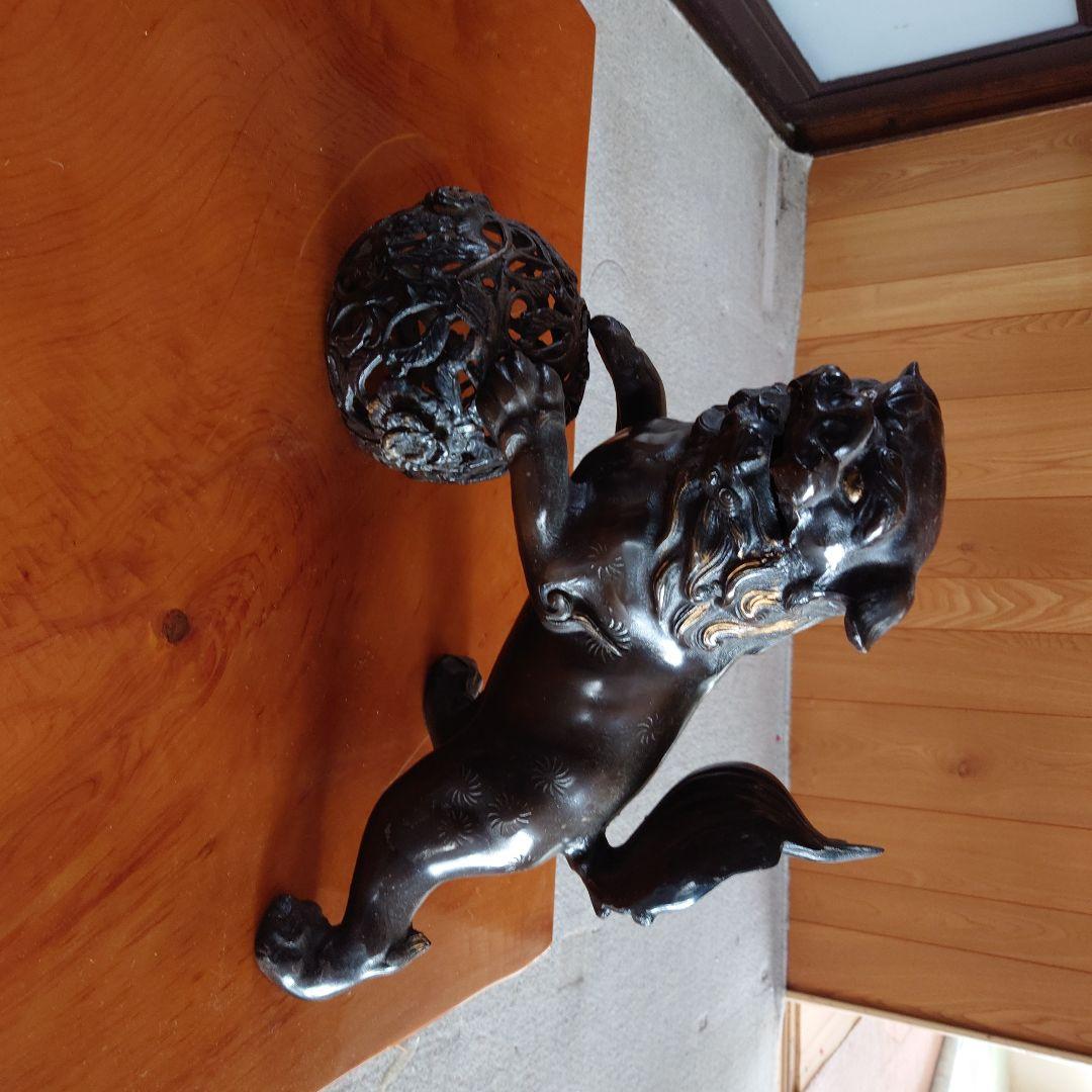 玉獅子 鉄製の置物