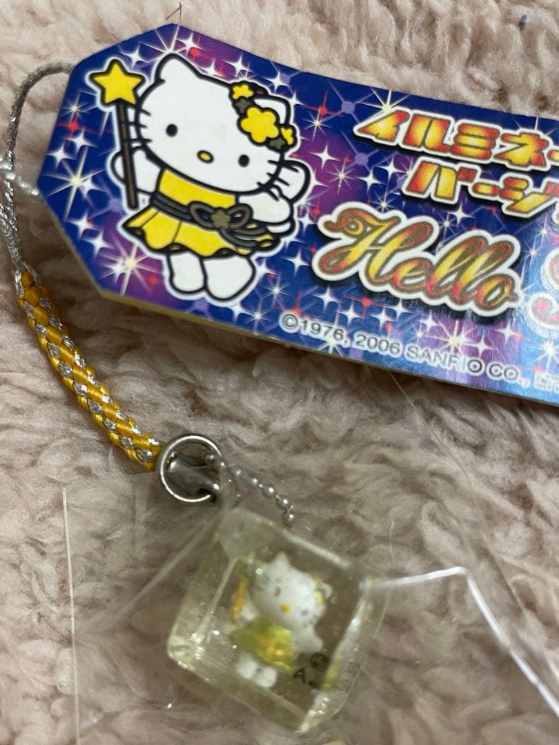 ハローキティ 根付け　イルミネーションバージョンクリアキューブ型