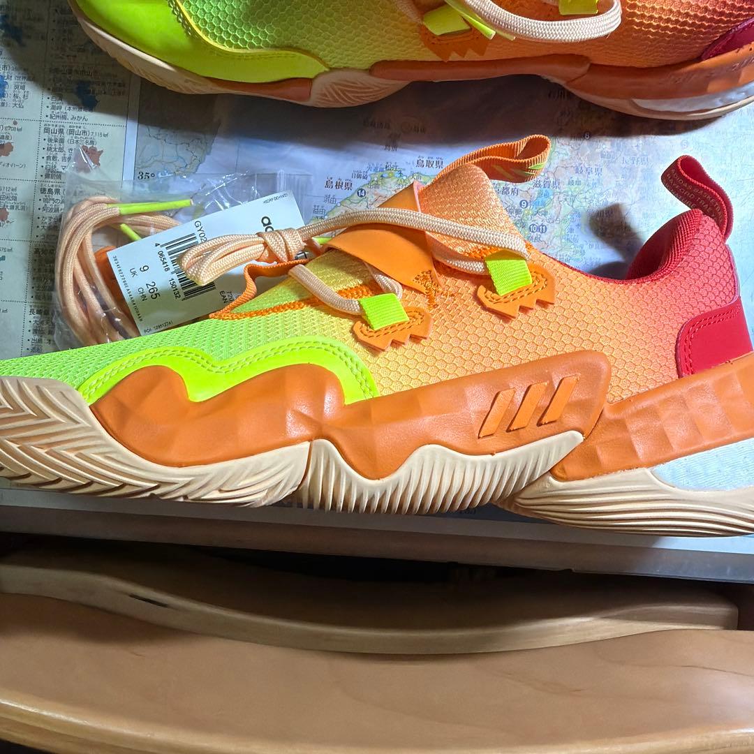 バスケットボールシューズ アディダス　adidas トレイヤング1