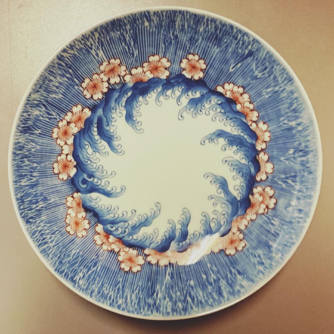 【真作保証】 市川龍仙 色鍋島 色絵桜波頭文 七寸皿