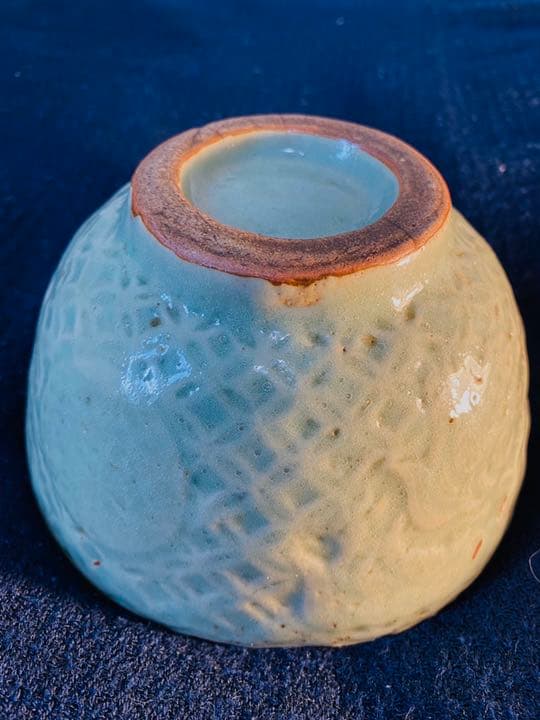 中国宋代龍泉窑葵口刻花碗、口沿有金修、