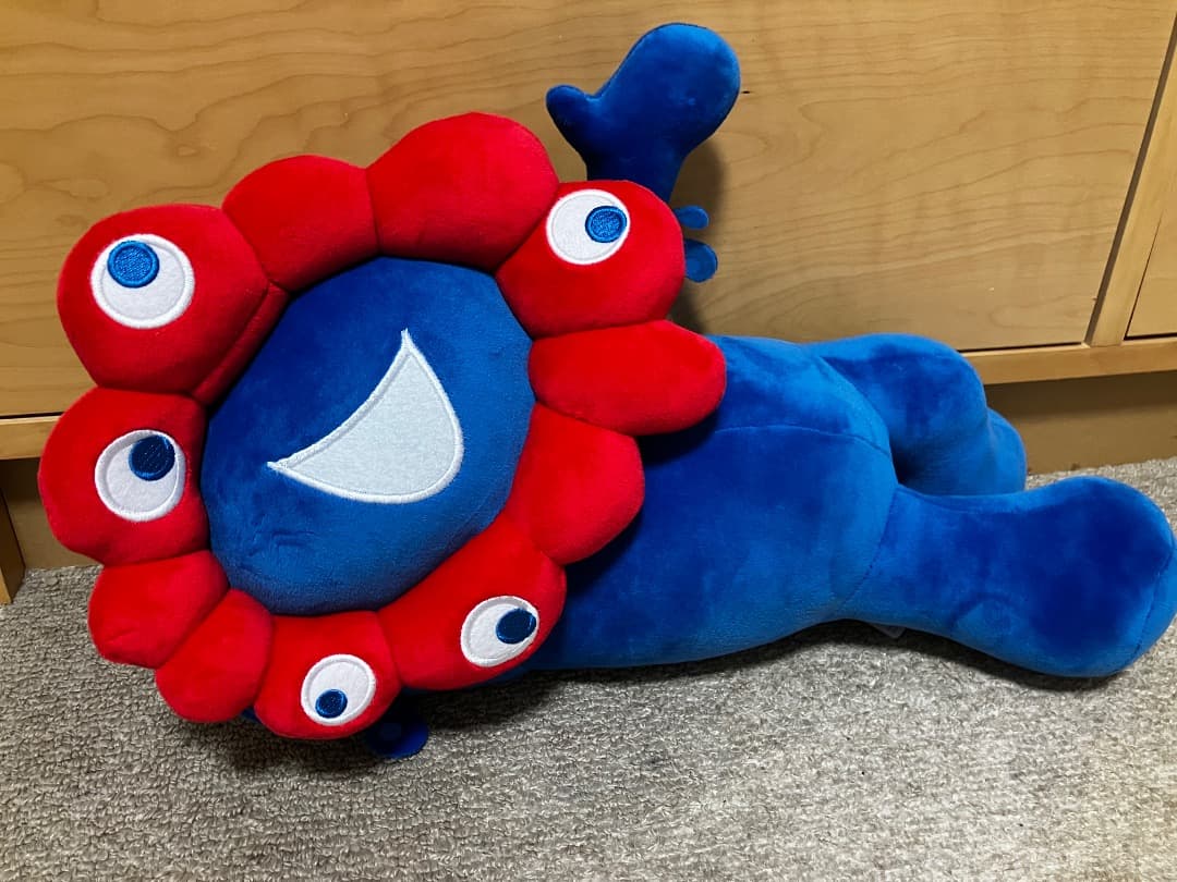 関西万博　２等　寝そべりミャクミャクぬいぐるみ