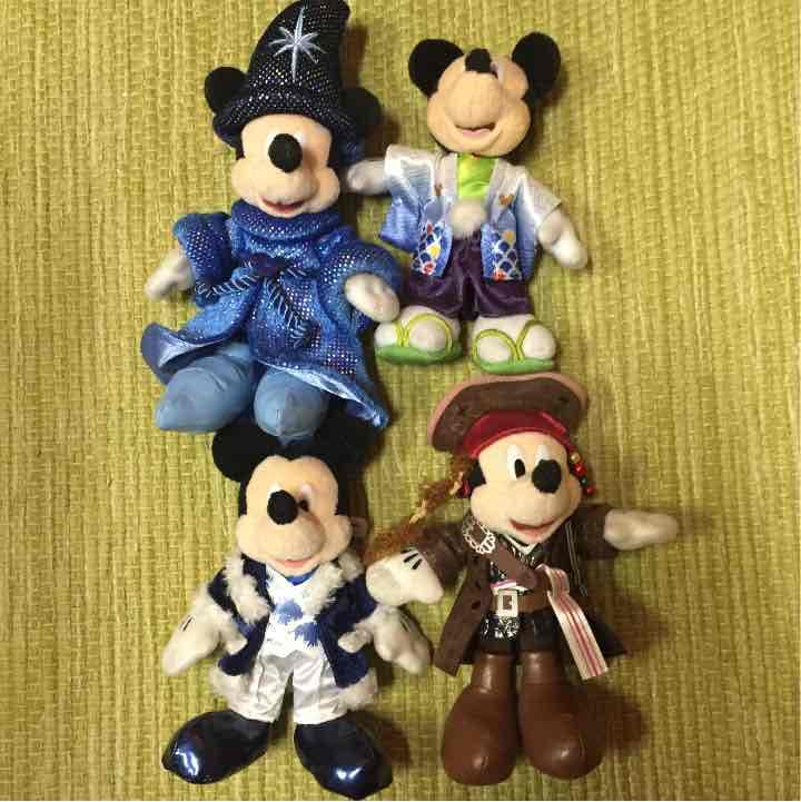 ミッキー ぬいぐるみバッジ