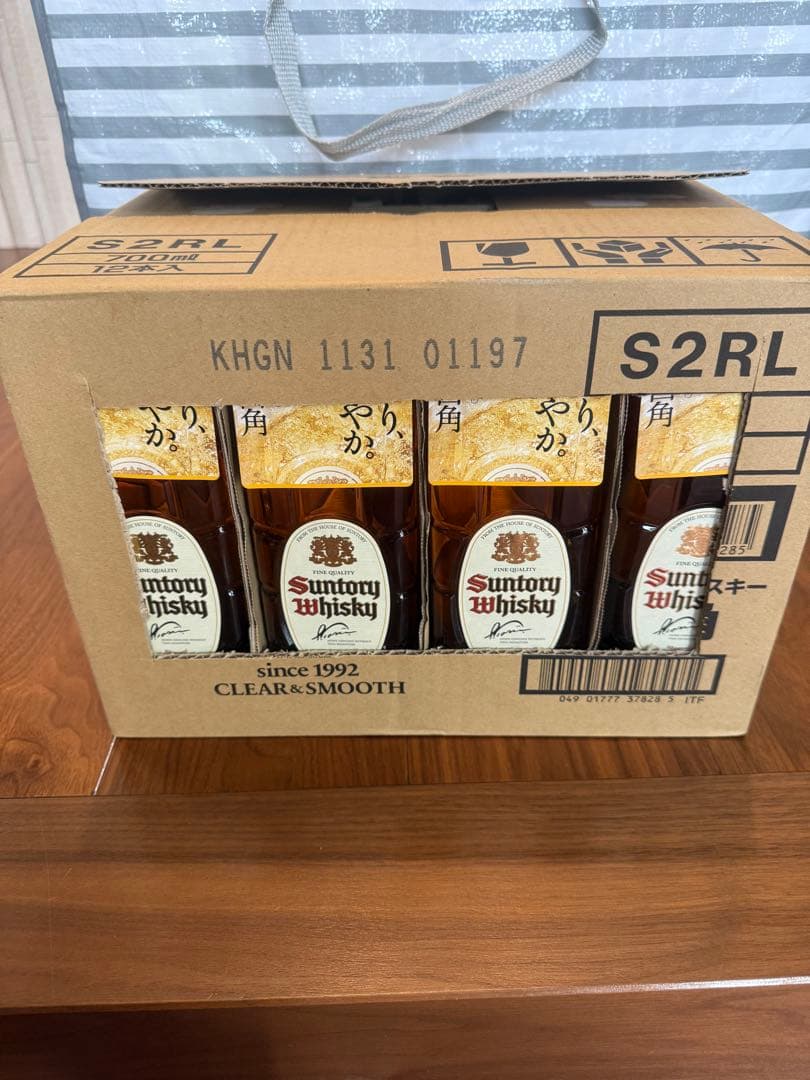 Suntory Whisky 限定白角　700ml 12本入り