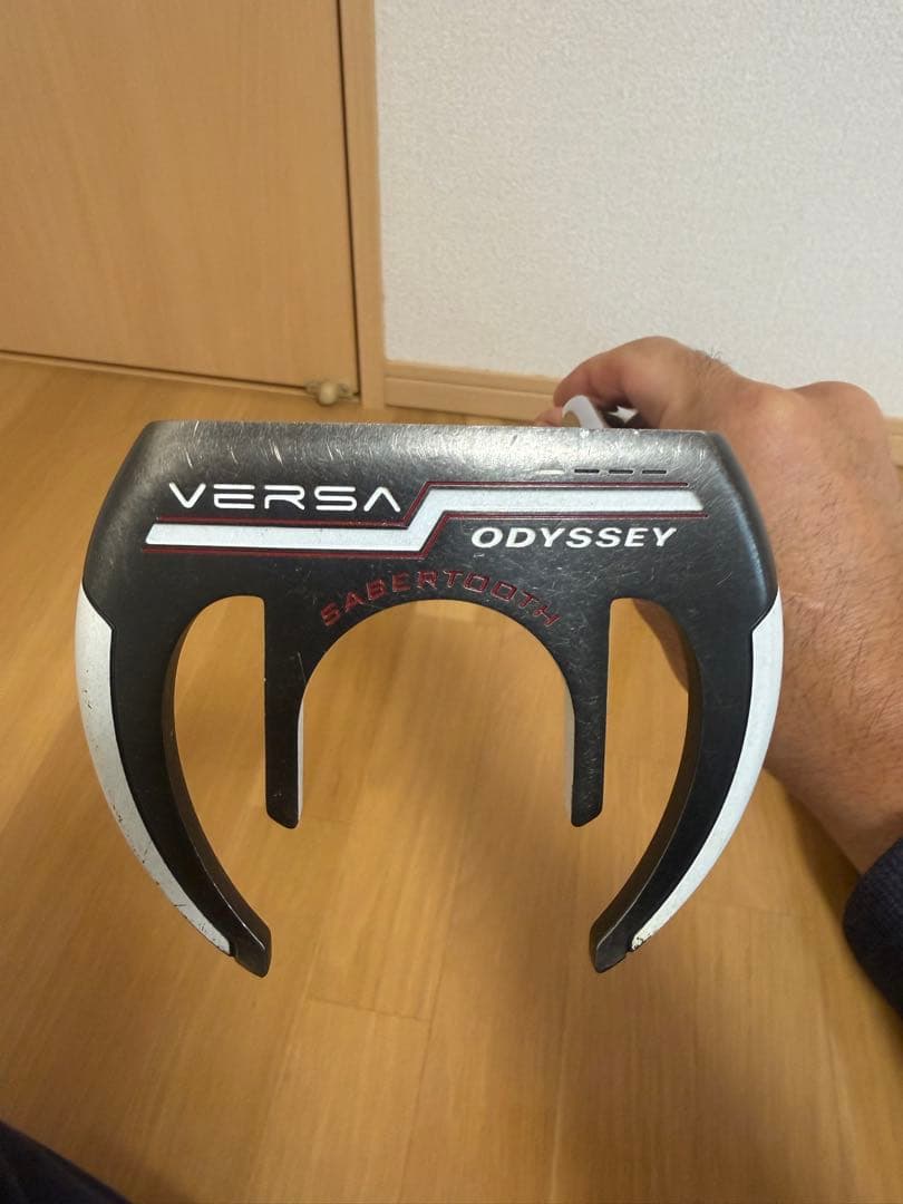 オデッセイ VERSA SABERTOOTHパター