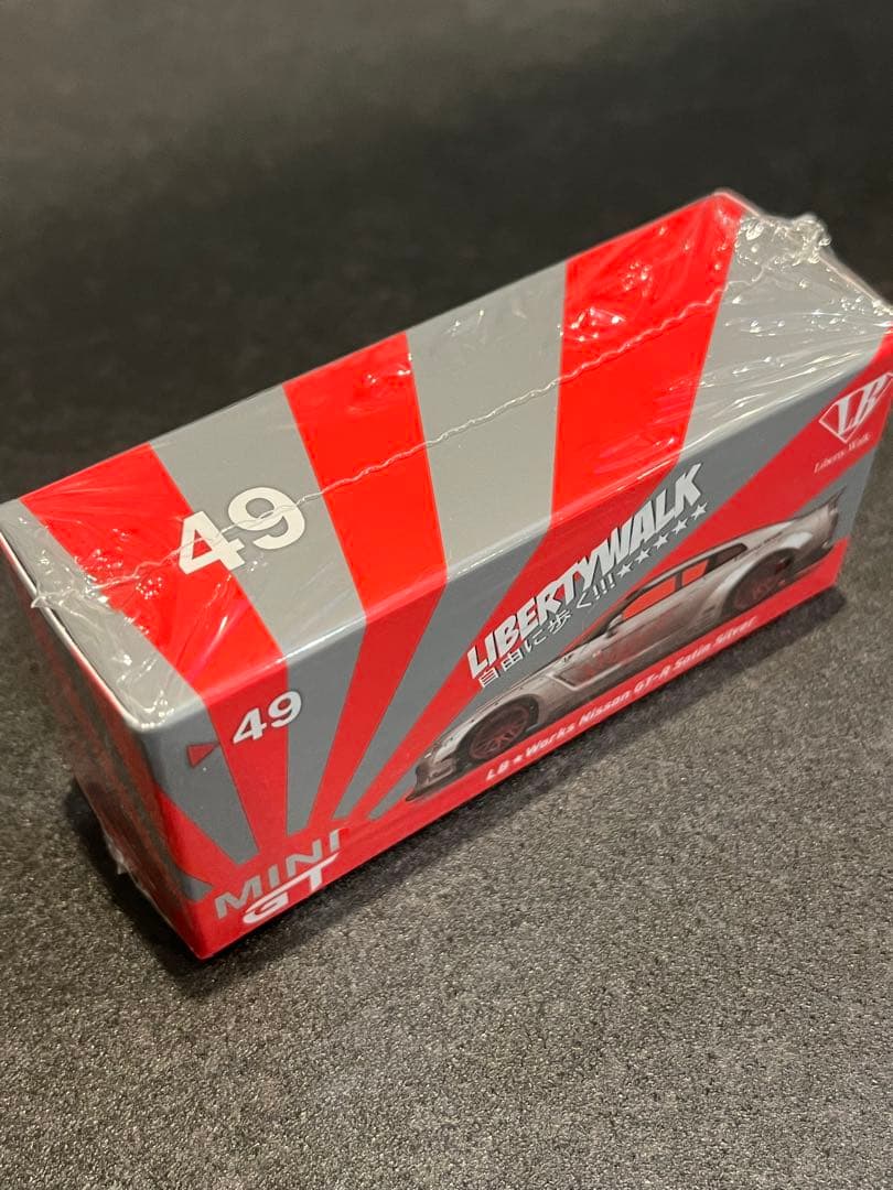 MINI GT 1/64 LBWORKS GT-R R35 サテンシルバー