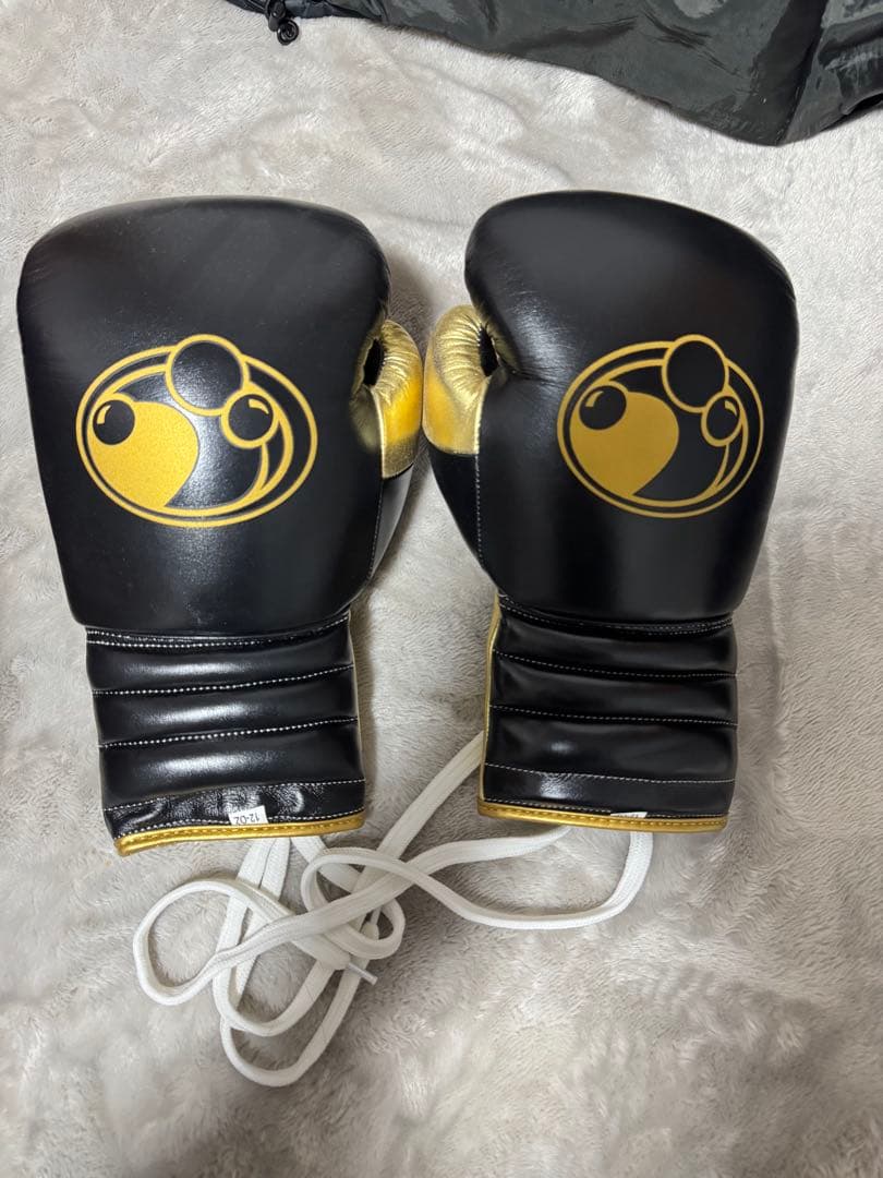 ボクシンググローブ 黒と金 レースアップ 本革 12oz？