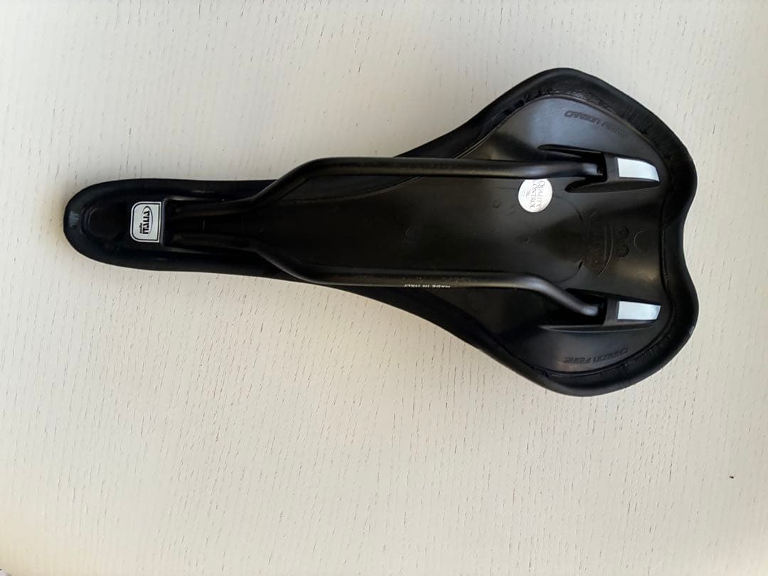 【未使用・美品】DE ROSA サドル　セライタリア　ロードバイク　カーボン