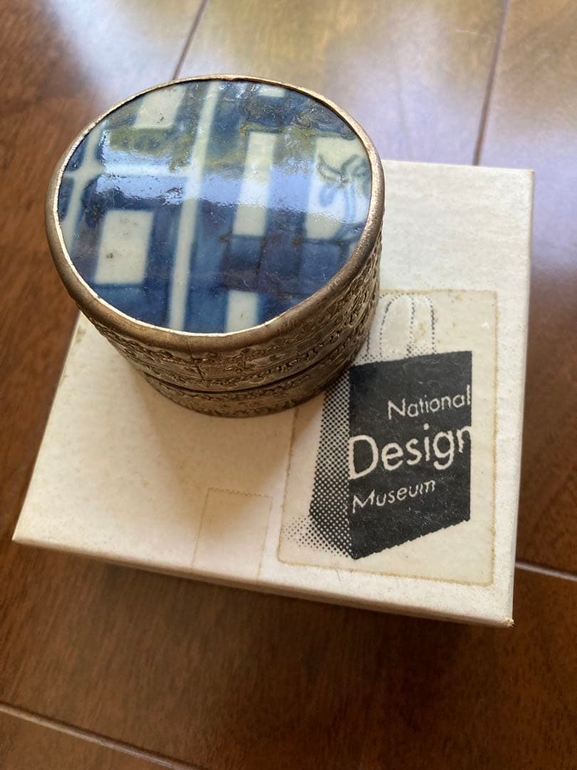 National Design museum 陶器　ボックス　小物入れ　青白　丸