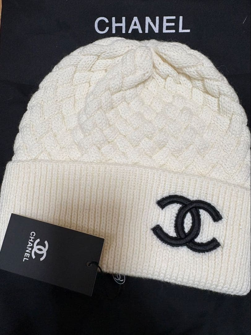 希少ノベルティーCHANELリブ編みニット帽ホワイト