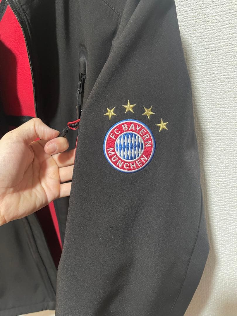 バイエルンミュンヘン　ソフトシェルジャケット　日本Lサイズ　フード着脱可