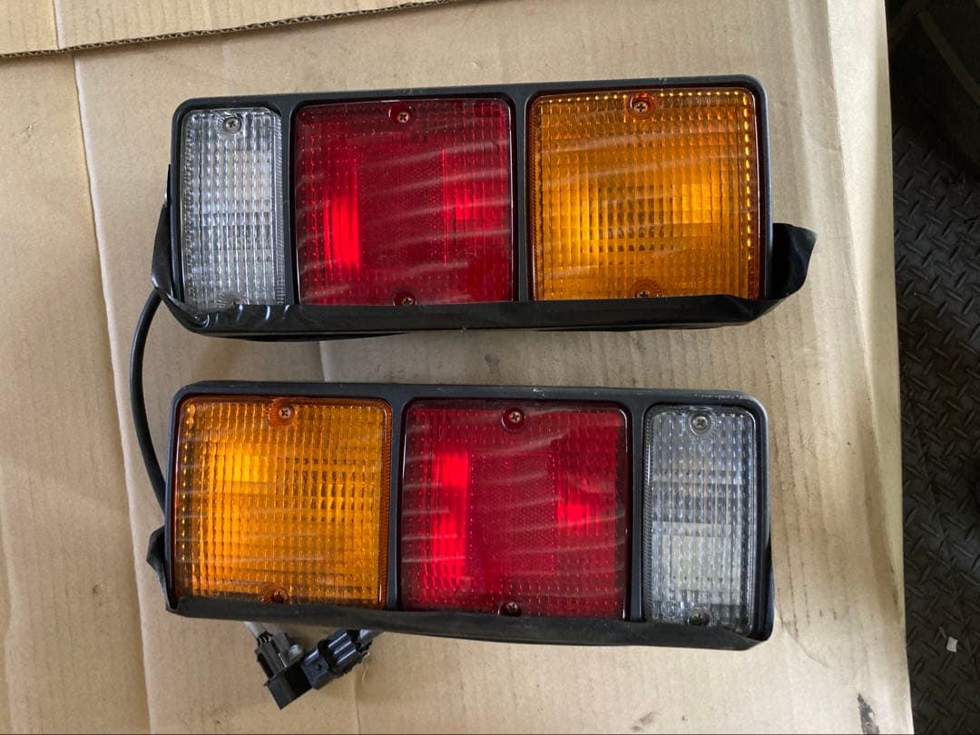 三菱ふそう newキャンター テールランプ 左右セット